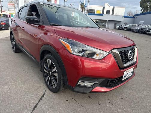 2019 Nissan Kicks SR