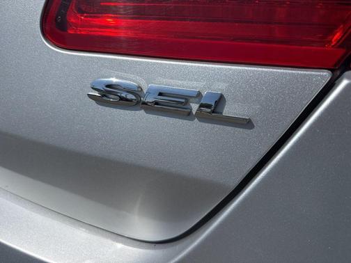 Ingot Silver 2013 Ford Taurus SEL
