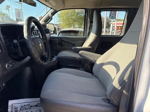 2017 Chevrolet Express 3500 LT