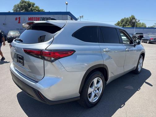 Celestial Silver Metallic 2023 Toyota Highlander LE