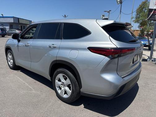 Celestial Silver Metallic 2023 Toyota Highlander LE