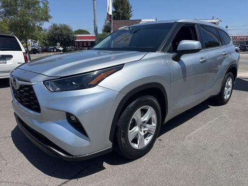 Celestial Silver Metallic 2023 Toyota Highlander LE