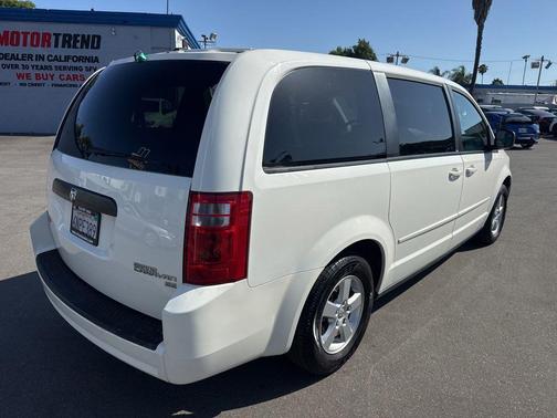 Stone White 2010 Dodge Grand Caravan SE