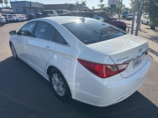 2013 Hyundai SONATA GLS
