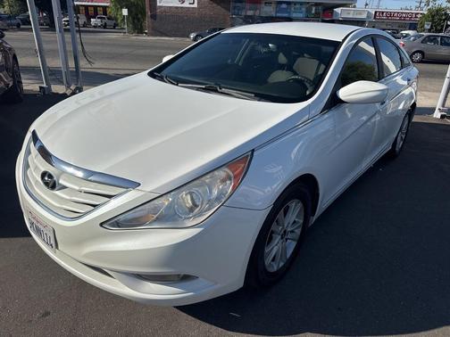 2013 Hyundai SONATA GLS