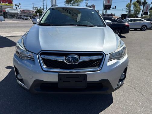 Ice Silver Metallic 2017 Subaru Crosstrek 2.0i Limited