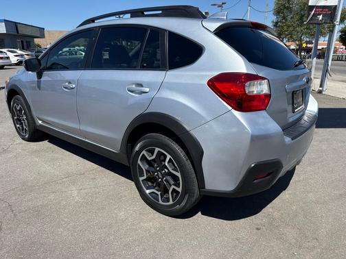 Ice Silver Metallic 2017 Subaru Crosstrek 2.0i Limited