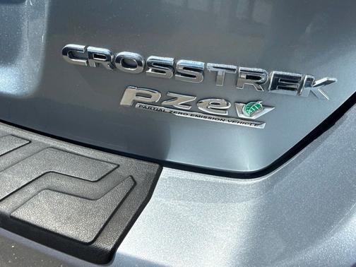 Ice Silver Metallic 2017 Subaru Crosstrek 2.0i Limited
