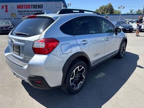 Ice Silver Metallic 2017 Subaru Crosstrek 2.0i Limited