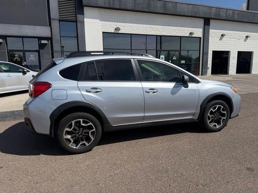 Ice Silver Metallic 2017 Subaru Crosstrek 2.0i Limited