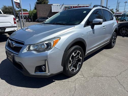 Ice Silver Metallic 2017 Subaru Crosstrek 2.0i Limited
