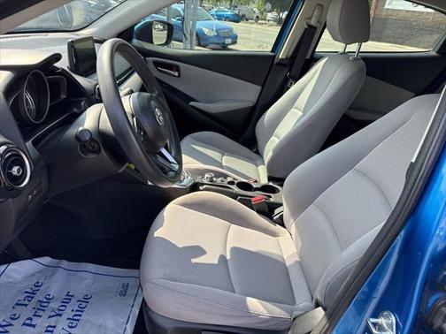 2020 Toyota Yaris Sedan LE