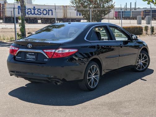 Blue Streak Metallic 2017 Toyota Camry XSE
