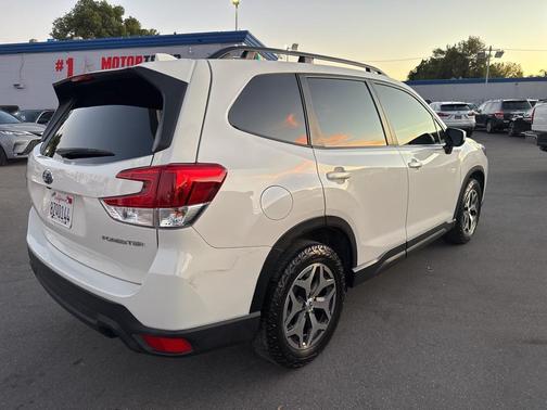 2022 Subaru Forester Premium