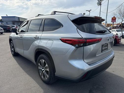 2023 Toyota Highlander Hybrid XLE