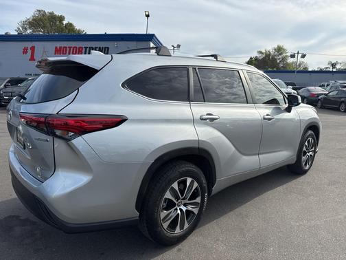 2023 Toyota Highlander Hybrid XLE
