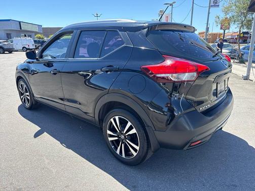 Super Black 2019 Nissan Kicks SV