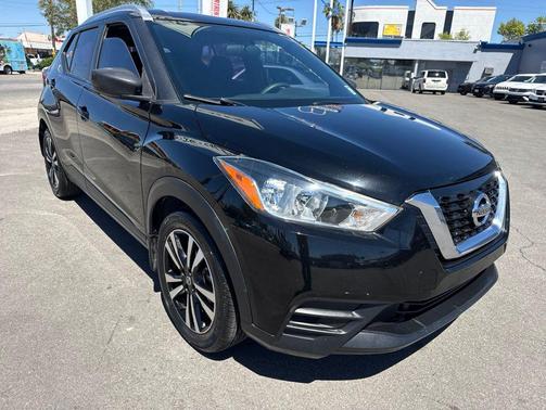 Super Black 2019 Nissan Kicks SV