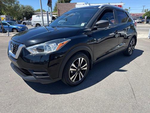 Super Black 2019 Nissan Kicks SV