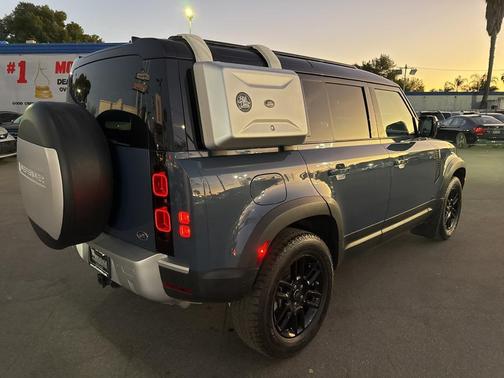 2020 Land Rover Defender 110 SE