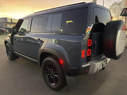 2020 Land Rover Defender 110 SE