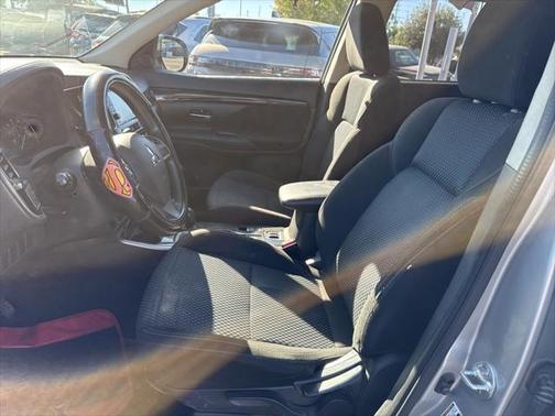 2019 Mitsubishi Outlander ES