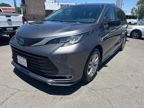 Predawn Gray Mica 2022 Toyota Sienna XLE