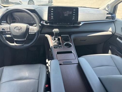 Predawn Gray Mica 2022 Toyota Sienna XLE