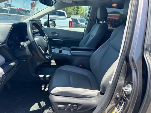 Predawn Gray Mica 2022 Toyota Sienna XLE