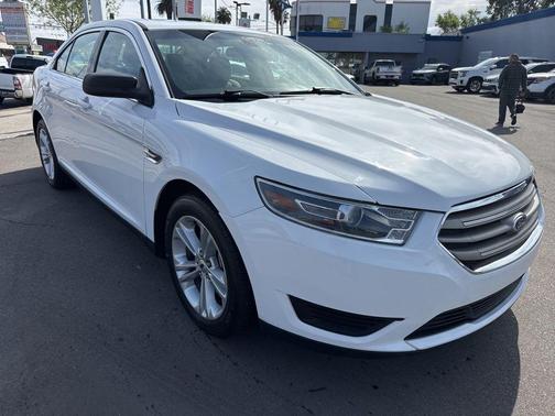 Oxford White 2019 Ford Taurus SE