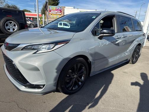 2024 Toyota Sienna XSE 7 Passenger