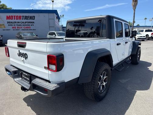 Bright White Clearcoat 2020 Jeep Gladiator Sport