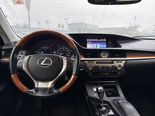 2013 Lexus ES 300h Base