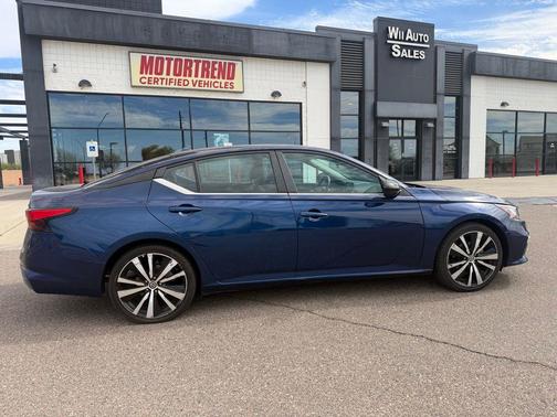 Deep Blue Pearl 2021 Nissan Altima SR FWD