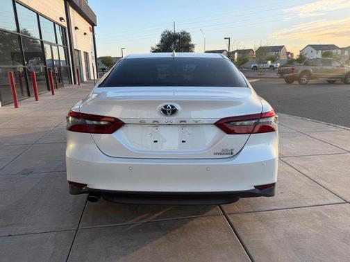 Wind Chill Pearl 2021 Toyota Camry Hybrid XLE