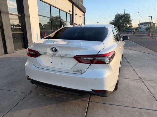 Wind Chill Pearl 2021 Toyota Camry Hybrid XLE