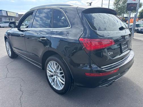 Brilliant Black 2017 Audi Q5 2.0T Premium Plus