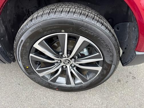 Pearl 2024 Toyota Venza LE