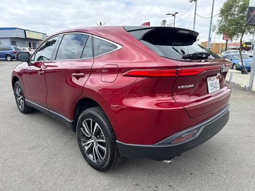 Pearl 2024 Toyota Venza LE