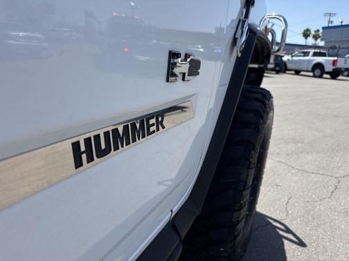 White 2006 Hummer H2 Base