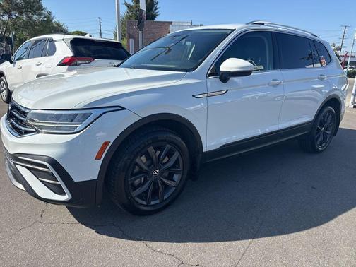 White 2022 Volkswagen Tiguan 2.0T SE 4MOTION