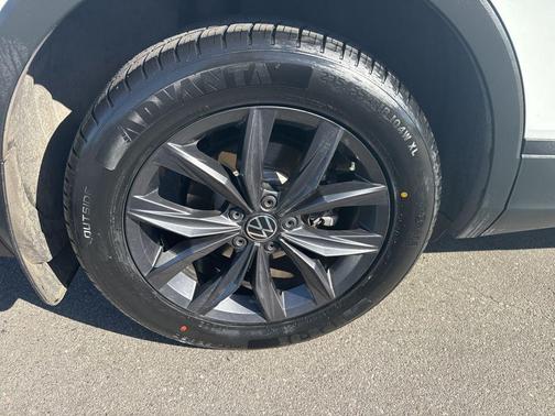 White 2022 Volkswagen Tiguan 2.0T SE 4MOTION