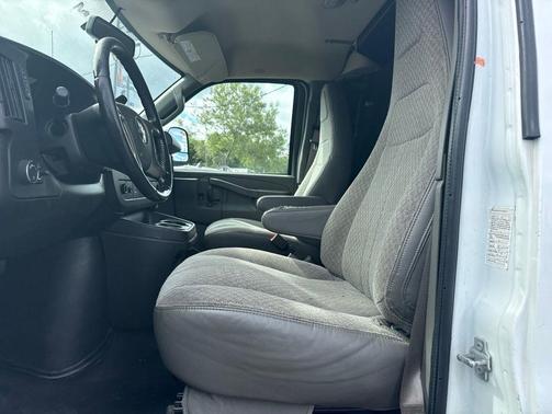 Summit White 2019 Chevrolet Express 2500 Work Van