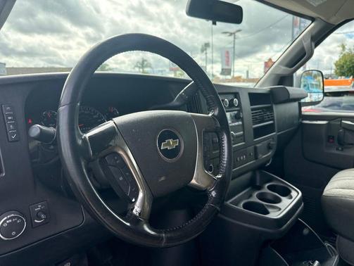 Summit White 2019 Chevrolet Express 2500 Work Van