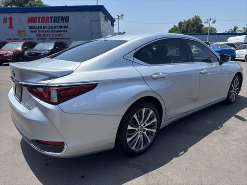 2019 Lexus ES 300h Base