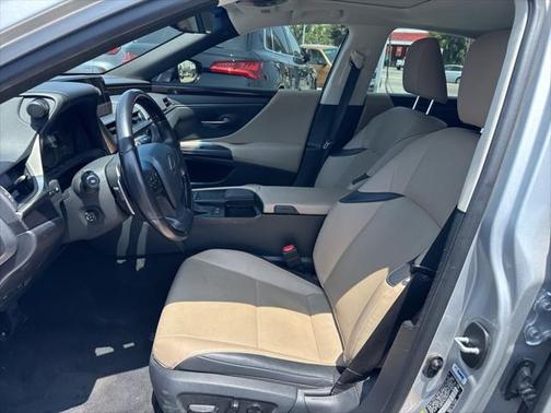 2019 Lexus ES 300h Base