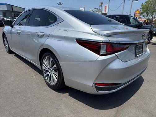 2019 Lexus ES 300h Base