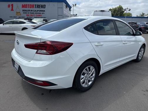 2019 Hyundai ELANTRA SE