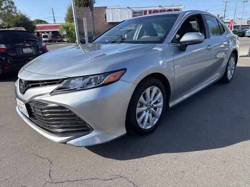 Celestial Silver Metallic 2018 Toyota Camry LE