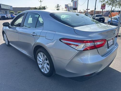 Celestial Silver Metallic 2018 Toyota Camry LE
